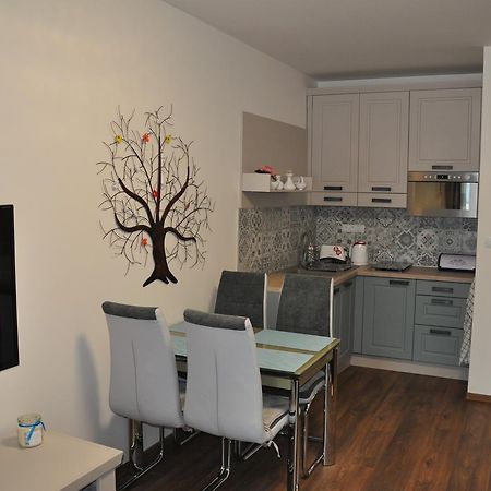 Apartman 14 Lucky Demaenovska Dolina Exteriör bild