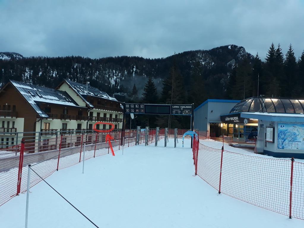 Apartman 14 Lucky Demaenovska Dolina Exteriör bild
