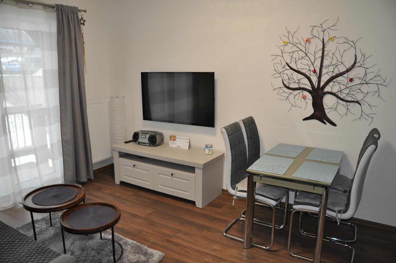 Apartman 14 Lucky Demaenovska Dolina Exteriör bild