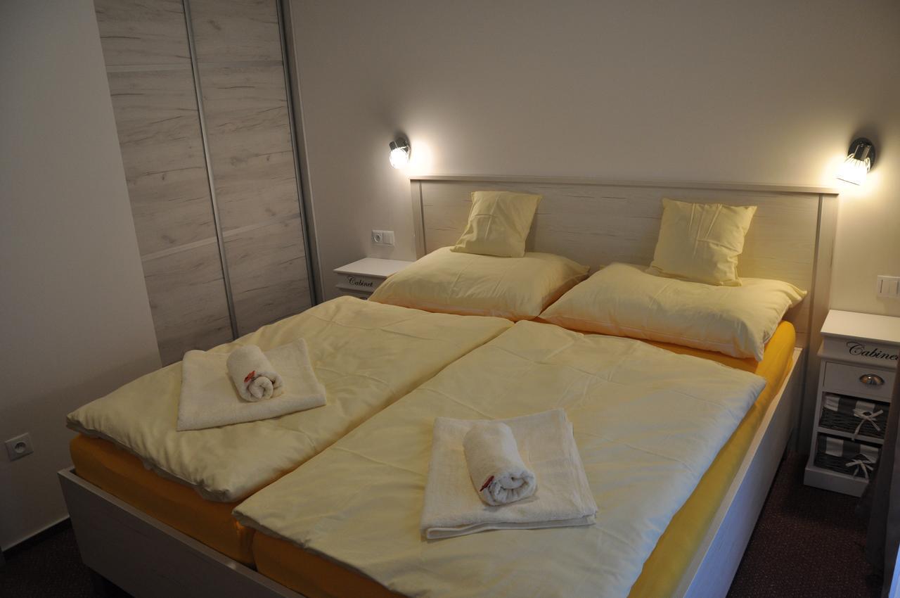Apartman 14 Lucky Demaenovska Dolina Exteriör bild